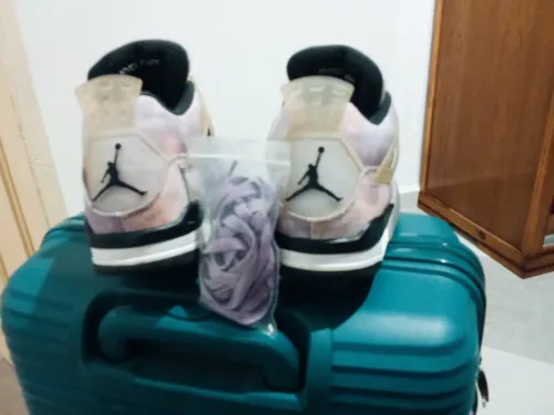 Jordan 4 édition limitée violet avec fil violet violet