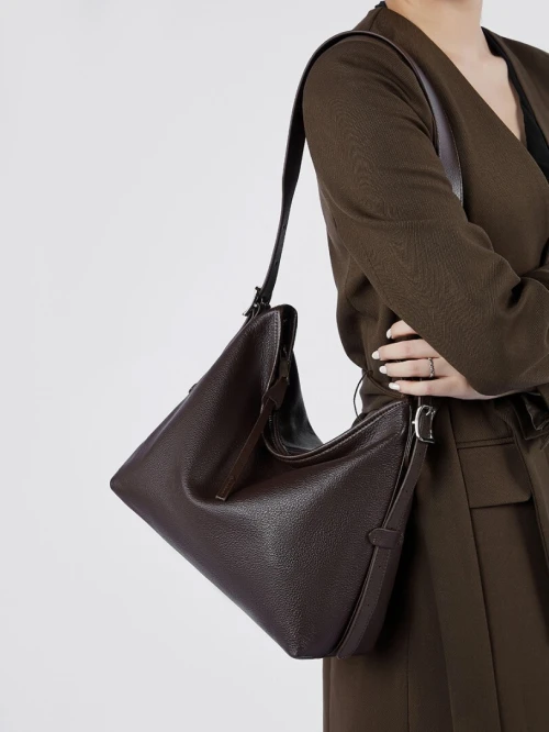 Sac tote femme grand capacité pratique en cuir véritable chic look de niche à porter sur l épaule ou sous le bras bandoulière tendance