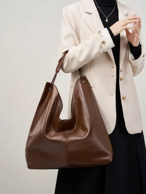 Sac tote en cuir végétal tendance 2026 grande capacité chic polyvalent à porter sur lépaule ou sous le bras pour les cours et le travail