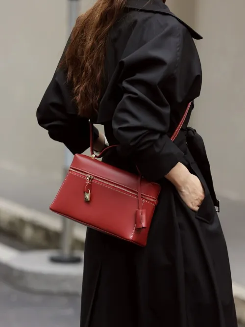Sac boîte en cuir de vache nouveau modèle printemps été 2026 tendance pour le travail élégant à porter en bandoulière ou à la main pour femme