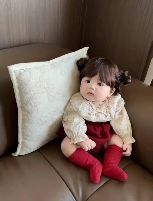 مربية أطفال 