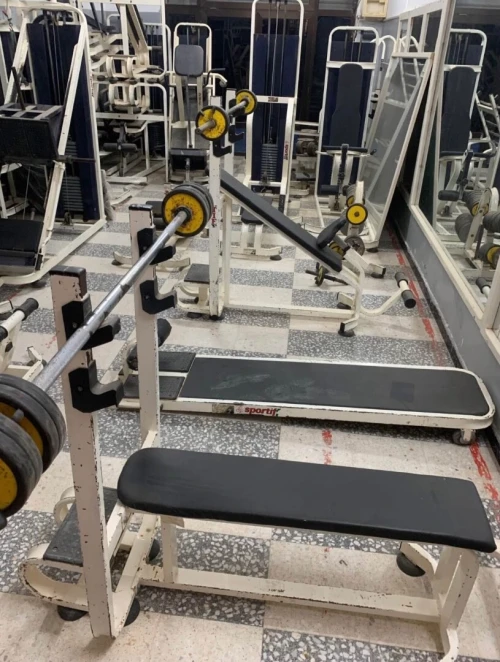 Matériel musculation (عتاد كمال الأجسام)