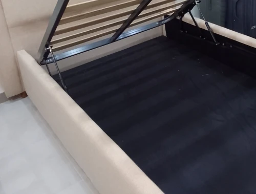 lit capitonné avec  coffret+ matelas