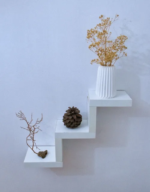 Etagere murale escalier 
