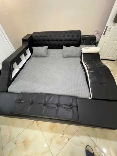 Un grand lit confort et spacieux