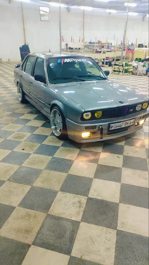 BMW E30 1988 