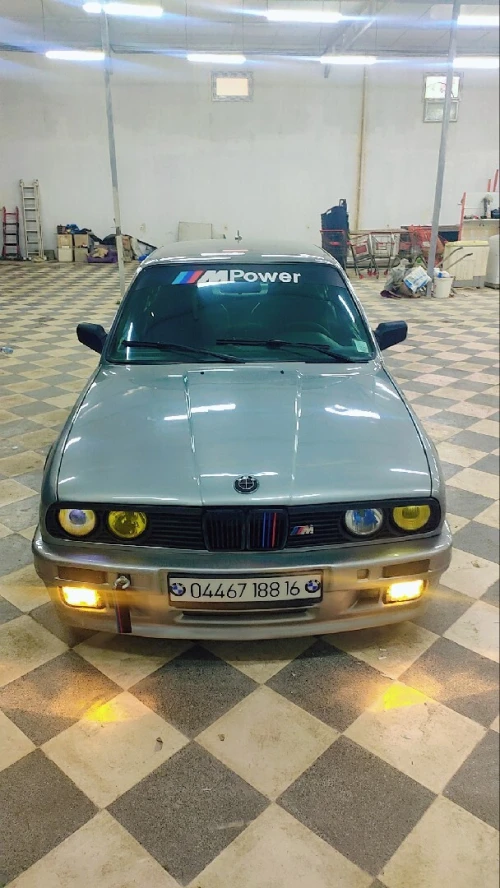 BMW E30 1988 