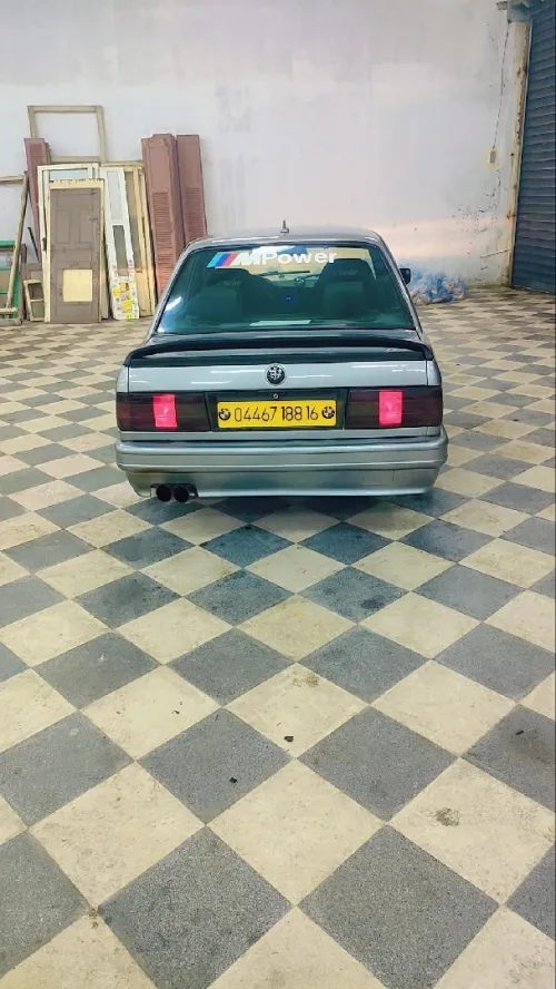 BMW E30 1988 