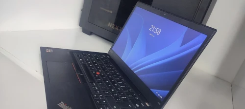 THINKPAD  X13