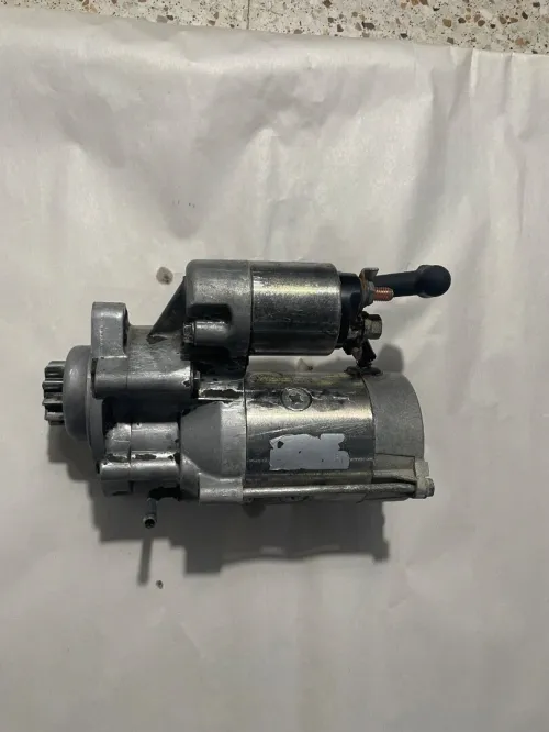 À vendre Alternateur et démarreur Nissan navara