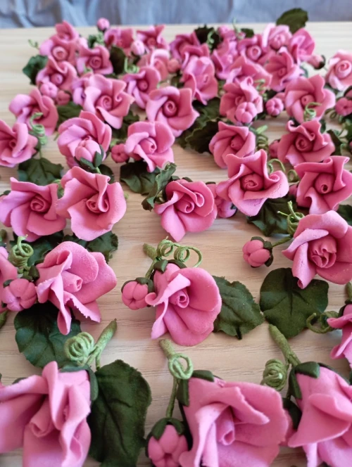 Fleurs en gumpaste sur commande gâteaux traditionnels 