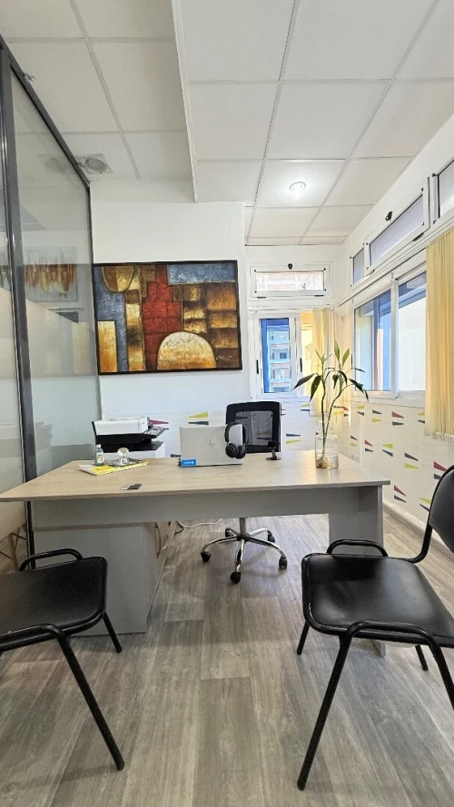 Location des bureaux vitré / domiciliation d'entreprise / adresse commerciale /office