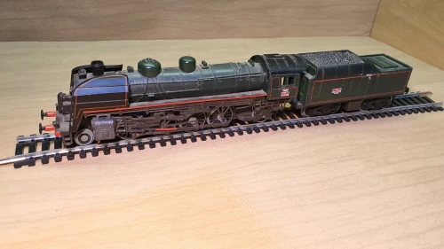 Locomotive à vapeur de train miniature sur rail pour collection et décoration