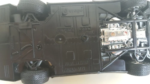 Voiture de course Rally, Ferrari GTO 1984 noir burago 1/24 European University Made in Italy
