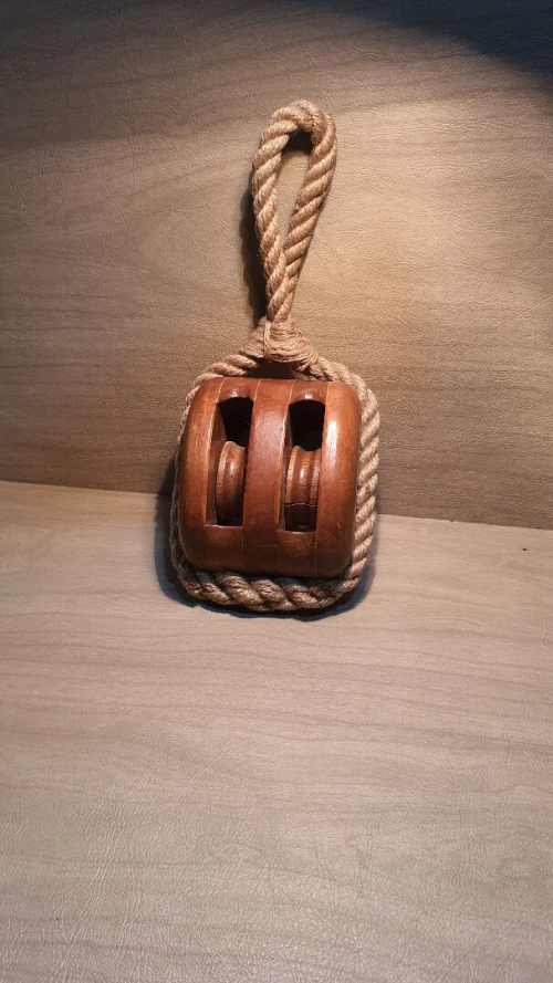 Poulie double en bois avec cordage, ambiance marine, decor marin