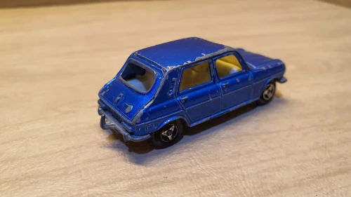 Voitures miniature Majorette Renault 4L 1/55, Simca 1/60 , 2 CV 1/60, R19 Cabriolet 1/55, R5