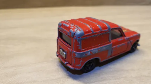 Voitures miniature Majorette Renault 4L 1/55, Simca 1/60 , 2 CV 1/60, R19 Cabriolet 1/55, R5