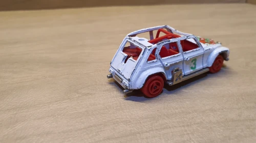 Voitures miniature Majorette Renault 4L 1/55, Simca 1/60 , 2 CV 1/60, R19 Cabriolet 1/55, R5