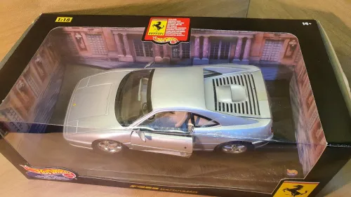 Ferrari F355 berlinetto HotWheels Matel avec license officiel Ferrari 1/18