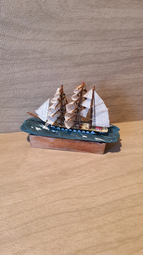 Maquette Miniature de voilier 19e