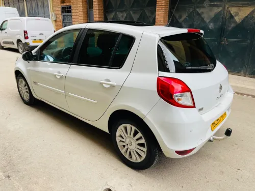 Renault Clio 3 2011 Night and Day