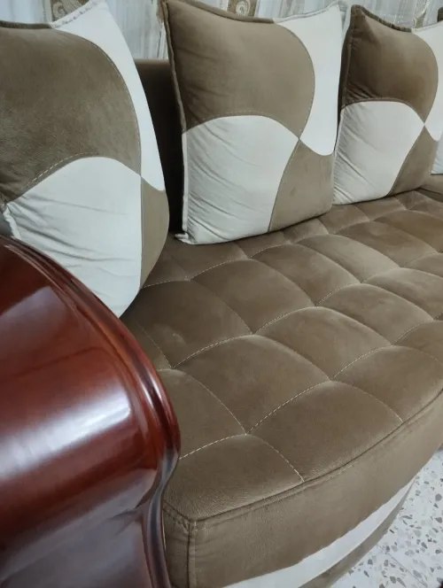 Salon L et pouf