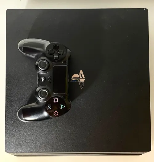 Ps4 Pro online 1T avec manette original en excellent état