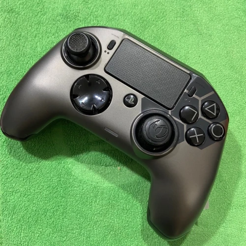 Manettes PS4 XBOX PC Nacon Under Control Hori Freebox