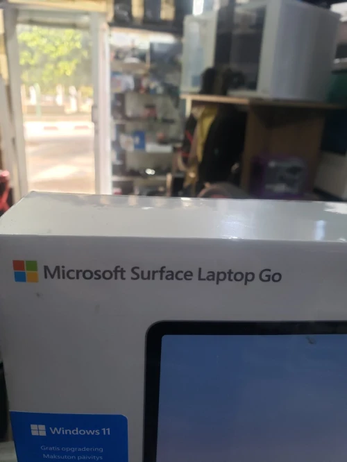 Microsoft Surface Laptop Go Windows 11, tactile 12,45", Intel Core i5 10 TH , 4 Go RAM, 64Go SSD