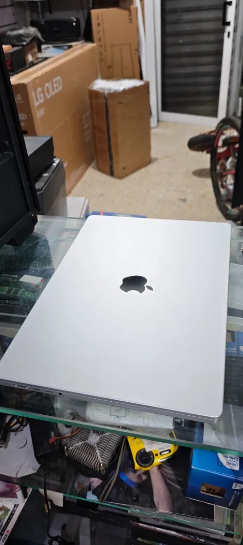 MacBook Pro 16" M1 Max 64G 8To