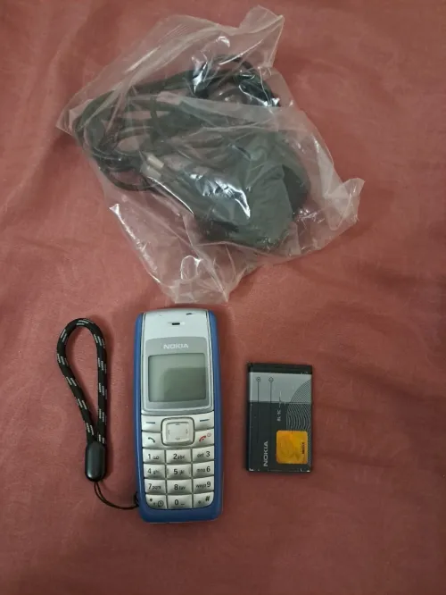 Nokia 1110i original neuf avec charger 
