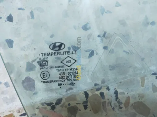 Particulier vend 01 kit de vitres d'origine creta 2018 