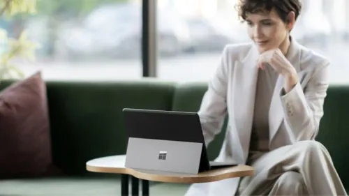 Surface Pro 10 pour les entreprises Microsoft Intel Core Ultra 5 256GB 135U 8GB RAM platinum 