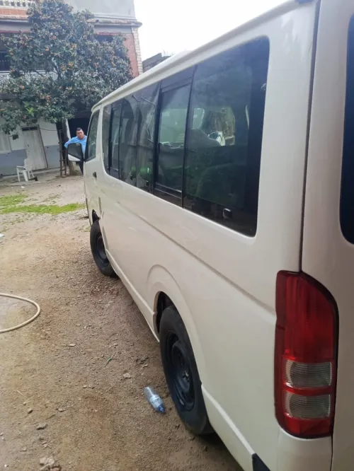 Toyota hiace 2011