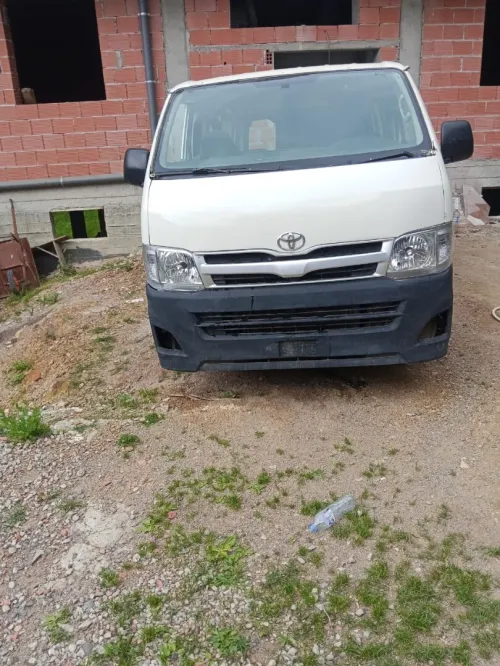 Toyota hiace 2011