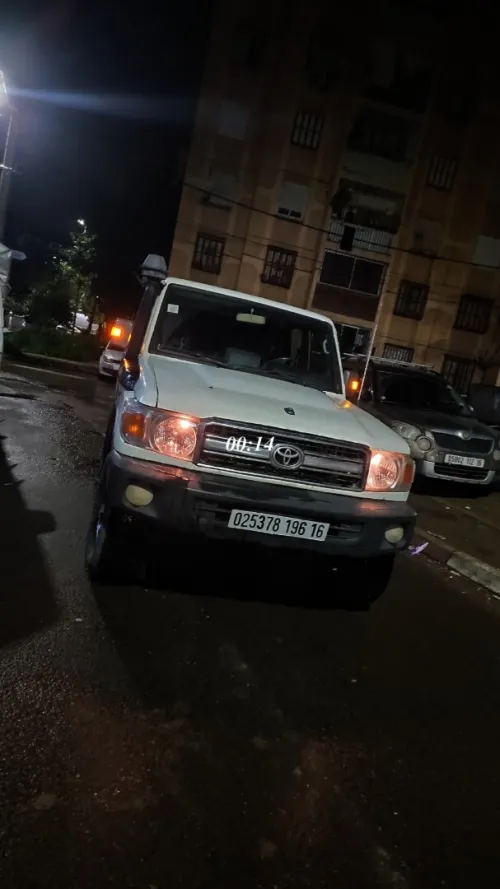 Toyota Land Cruiser 1996 Court
