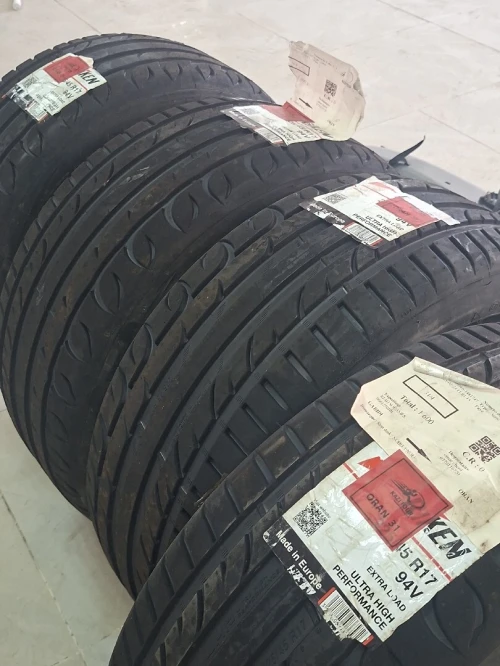 4 Pneus Falken 225/45 R17 94V XL -jamais utilisé