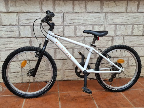 Vélo Rockrider 20 pouces en très bon  état.
