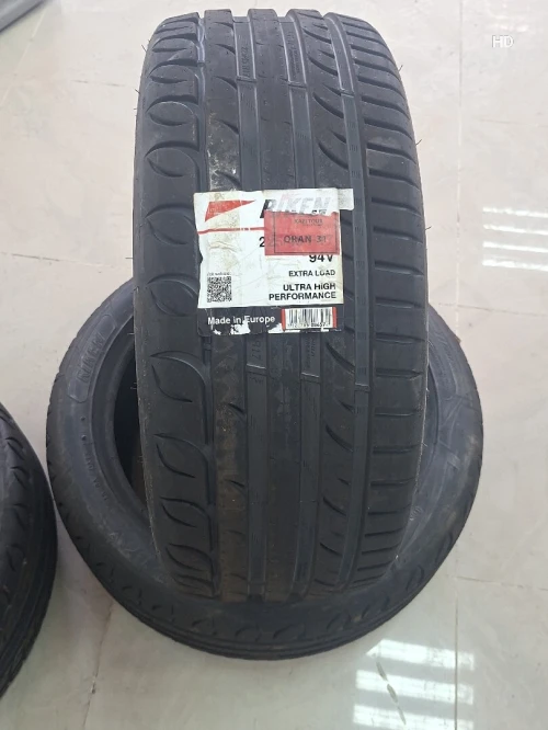 4 Pneus Falken 225/45 R17 94V XL -jamais utilisé