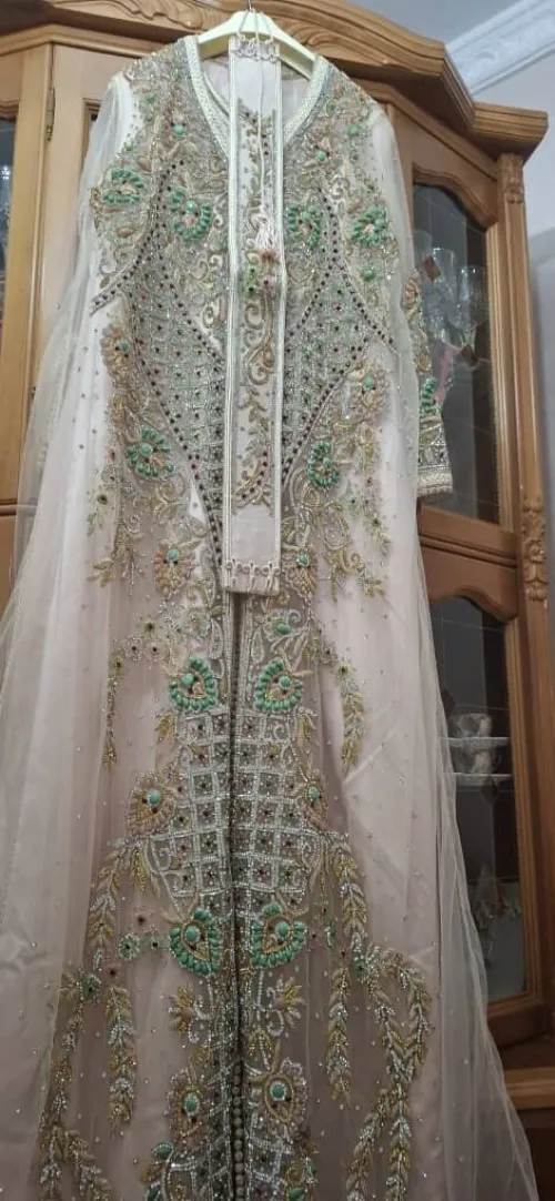 Caftan simple et caftan royal