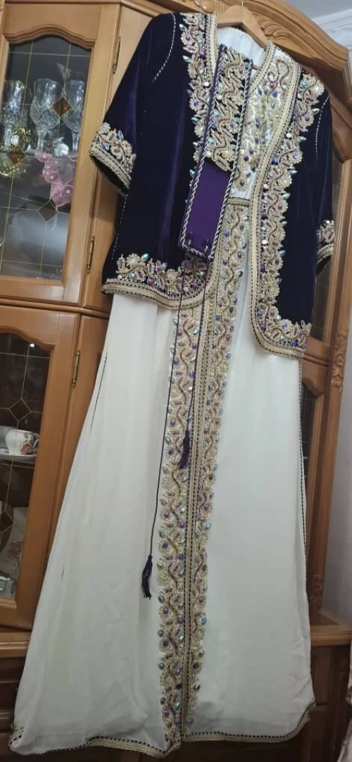 Caftan simple et caftan royal