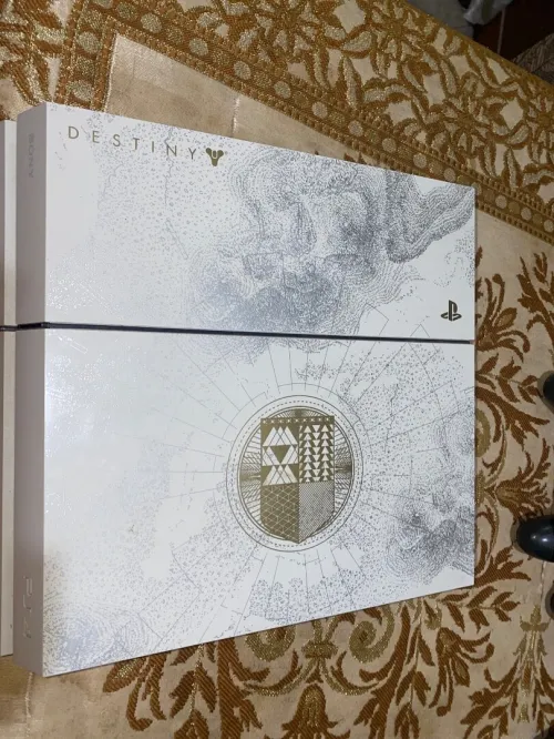 Ps4 fat mflachi version élimité densteney 7aba 9lila