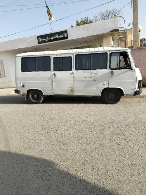 Peugeot J9 carsan 2004