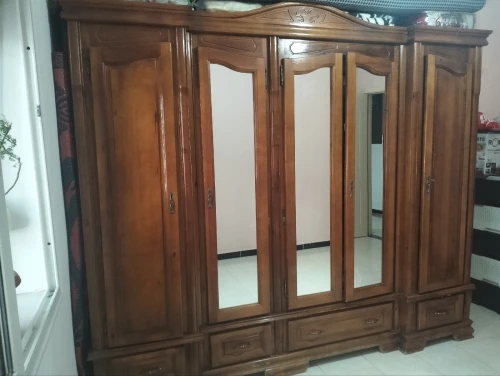 Armoire + coiffeuse a vendre