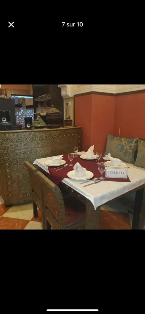 Équipement de restauration (chaises table et banquettes) pour un restaurant traditionnel