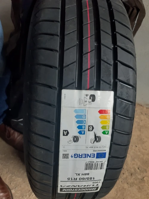 BRIDGESTONE TURANZA 005  185/60R15 XL 88H