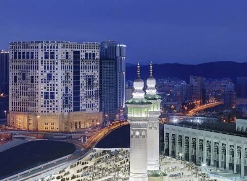 عمرة أواخر رمضان 05 مارس 2026 رحلة مباشرة مع الخطوط السعودية / فندق انجم 150 متر