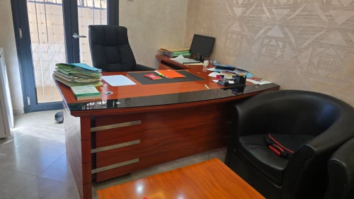 Bureau 5 piéces avec salon 3 piéces