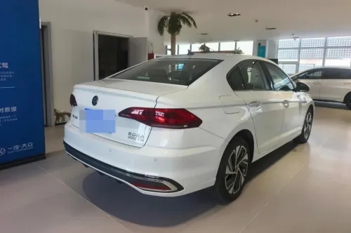 Volkswagen Bora 2024 300TSI DSG Édition Premium