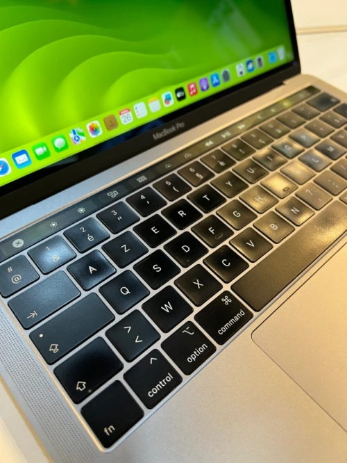 MacBook Pro 2019 Retina i5 8GB 128SSD TouchBar